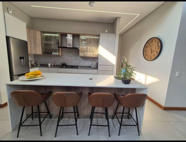 4 BEDROOM HOUSE FOR SALE IN HERON BANKS GOLF ESTATE